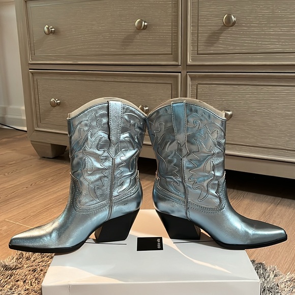 DOLCE VITA LANDED METALLIC COWBOY BOOTS - Picture 8 of 10